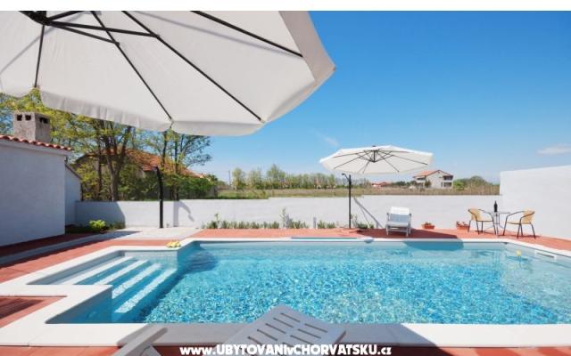 Apartments Angelo with pool – Accommodation Privlaka Kroatië