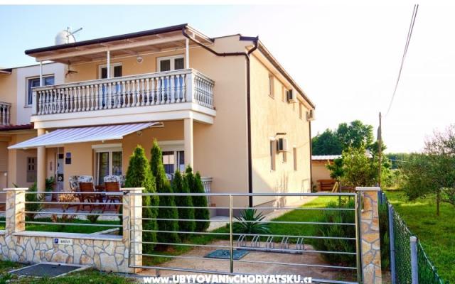 Apartmani Krizan – Accommodation Pula Kroatië