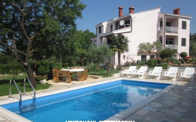 Apartment pool Slivar – Accommodation Pula Kroatië