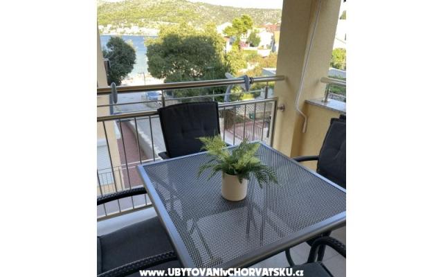 Apartman R – Accommodation Rogoznica Kroatië