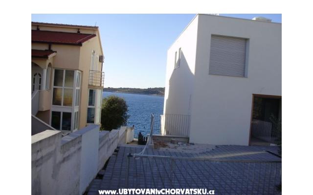 Apartmani Čavrak – Accommodation Rogoznica Kroatië