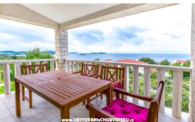 Apartmani Robi – Accommodation Rogoznica Kroatië