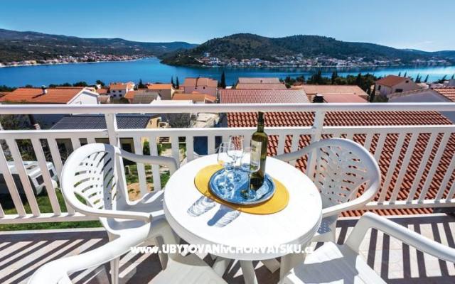 Apartmani Zdravka – Accommodation Rogoznica Kroatië