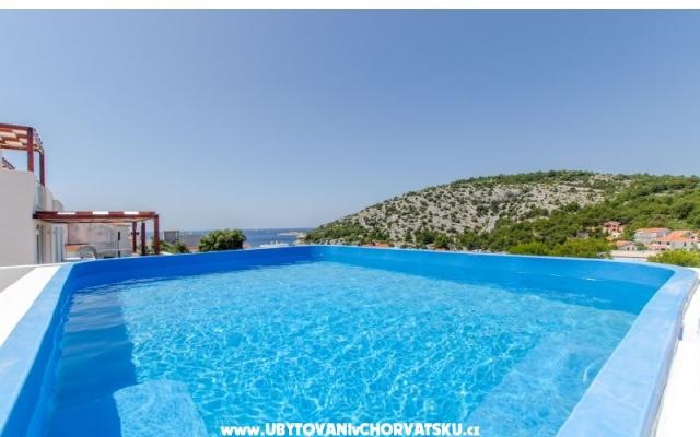 Holiday house Korni – Accommodation Rogoznica Kroatië