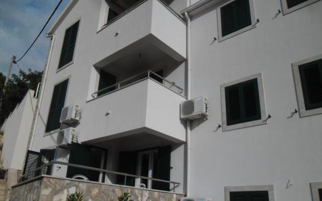 Apartmani Dragun Stomorska – Accommodation Island of Solta Kroatië
