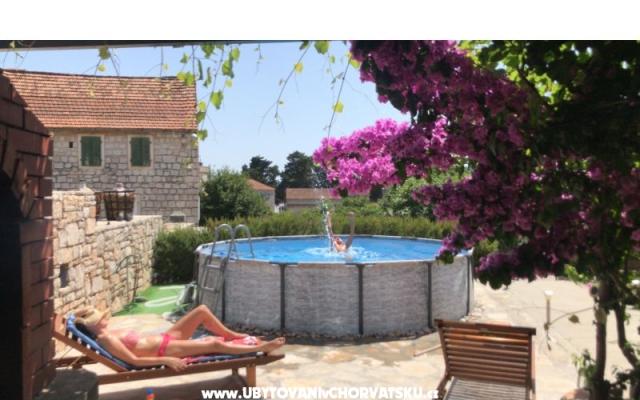 Hacienda Dora – Accommodation Island of Solta Kroatië