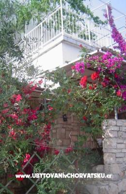 Apartmani Zdravka -15% – Accommodation Island of Solta Kroatië