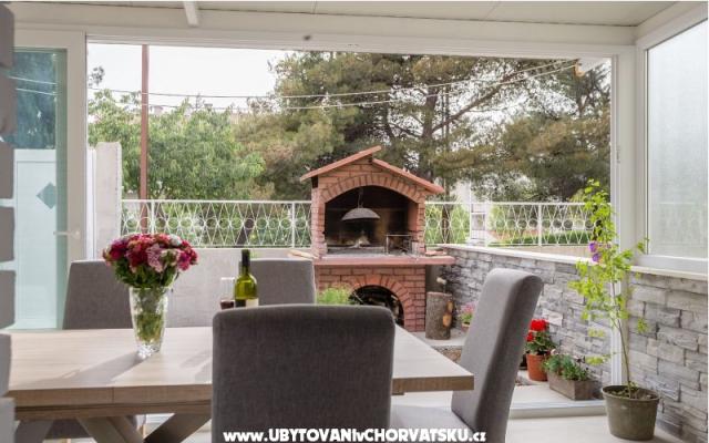 Luxury , with garden! Aenona – Accommodation Split Kroatië