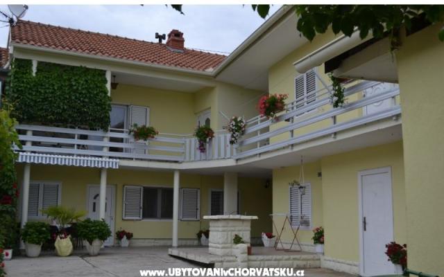 Apartmani Mladenka – Accommodation Sukosan Kroatië