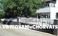 Apartmani Roviš – Accommodation Tar Kroatië