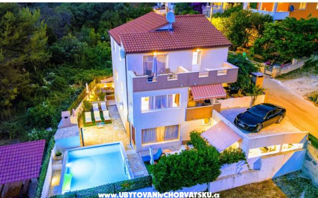 Bruno's Poolside Retreat – Accommodation Trogir Kroatië
