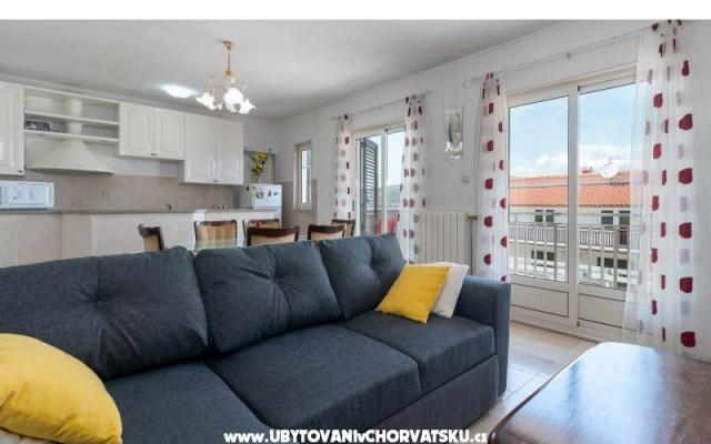 Lola Apartments – Accommodation Trogir Kroatië