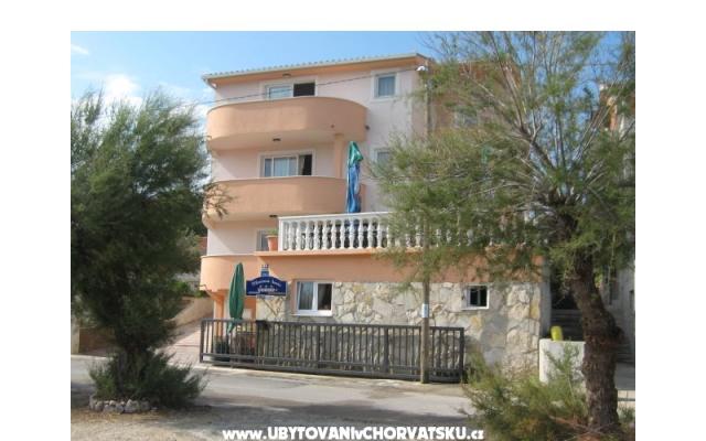 Marinovi Dvori – Accommodation Trogir Kroatië