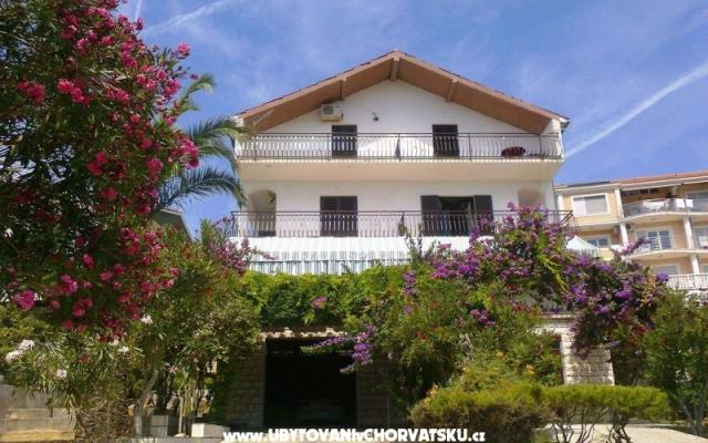  Apartmani Ružmarin – Accommodation Trogir Kroatië