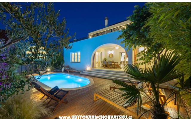 The Three Flowers Pool House – Accommodation Trogir Kroatië