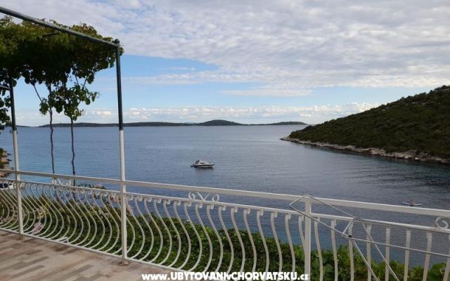 Beachfront apartments Maria Ljublje – Accommodation Trogir Kroatië