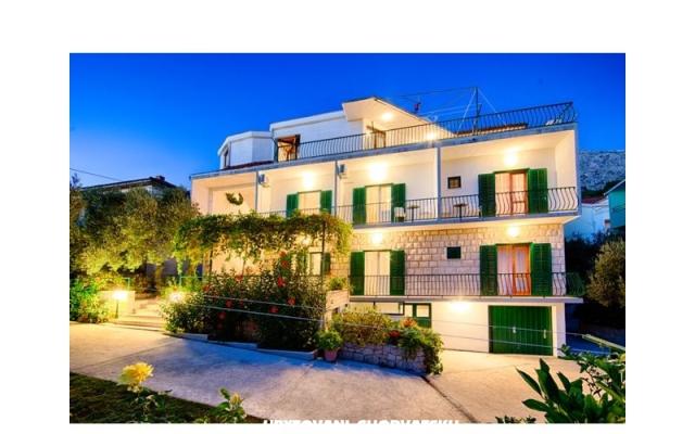 Čobrnić Sobe i Apartmani – Accommodation Tucepi Kroatië