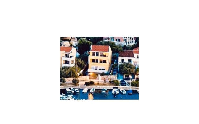 All Beachfront  – Accommodation Island of  Ugljan Kroatië