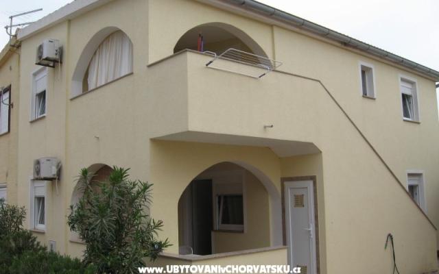 Apartmani otok Vir – Accommodation Island of Vir Kroatië