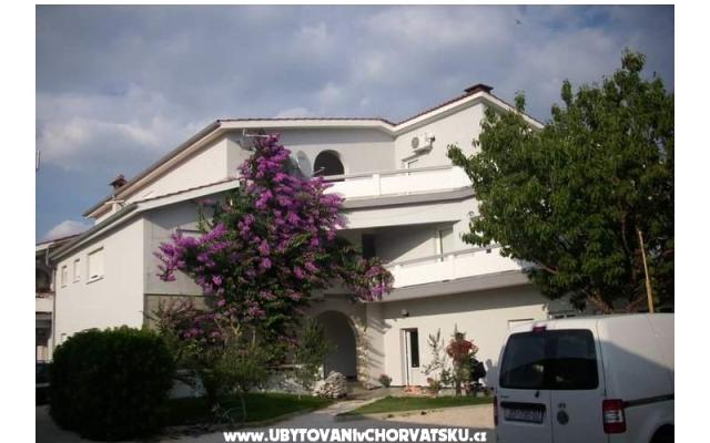 Apartmani Lora – Accommodation Island of Vir Kroatië
