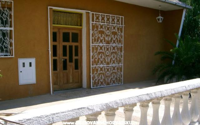 Apartmány Radovic – Accommodation Island of Vir Kroatië