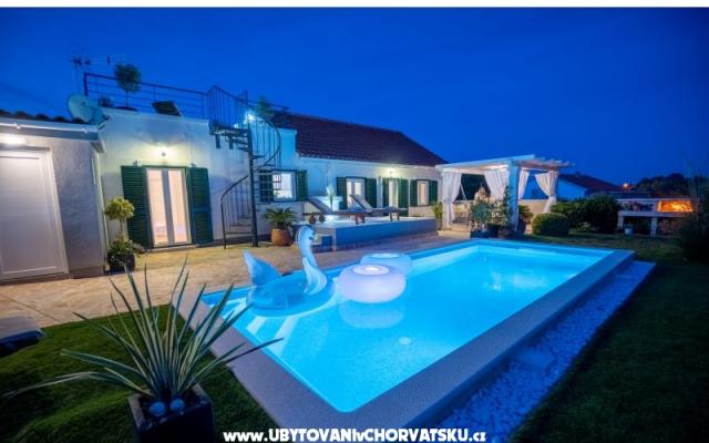 Kuća za odmor  Diana +pool+jacuzzi – Accommodation Island of Vir Kroatië