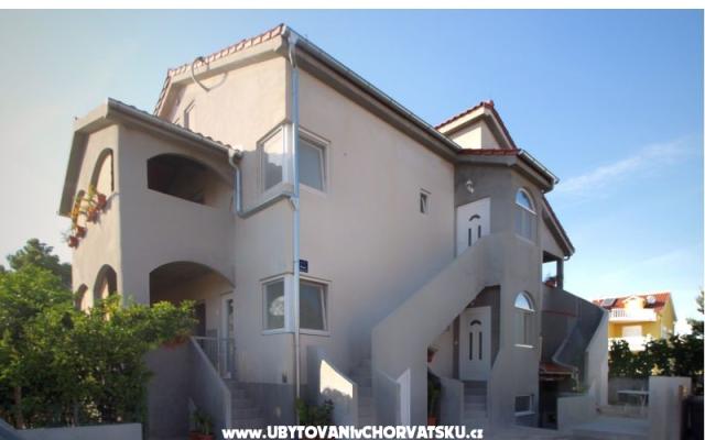 Apartmani Banović Vodice  – Accommodation Vodice Kroatië
