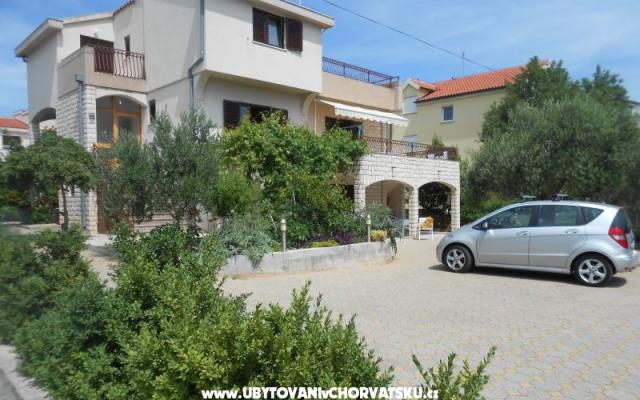 Apartmani Mira – Accommodation Vodice Kroatië