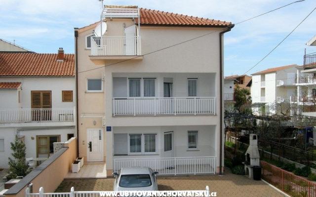 Apartmani Dugonjić – Accommodation Vodice Kroatië