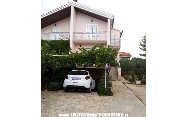 Apartmani Ema – Accommodation Vodice Kroatië