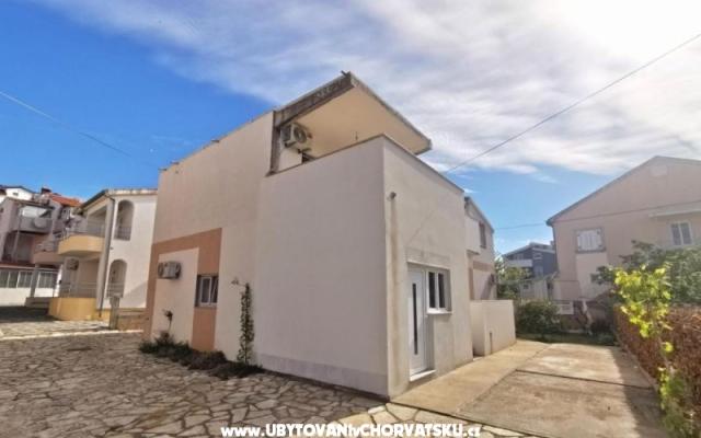 Apartmani Ema i Roza – Accommodation Vodice Kroatië