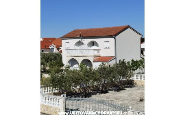 Apartmani Ivanović – Accommodation Vodice Kroatië