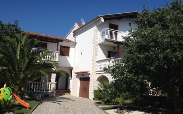 Apartmani Kraljević – Accommodation Vodice Kroatië