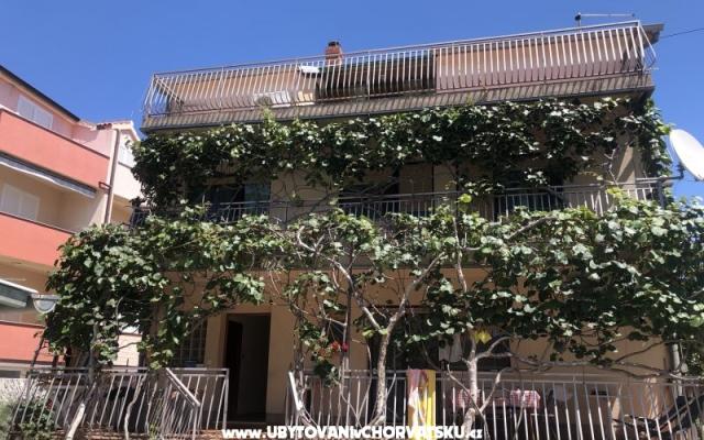 Kiwi House – Accommodation Vodice Kroatië