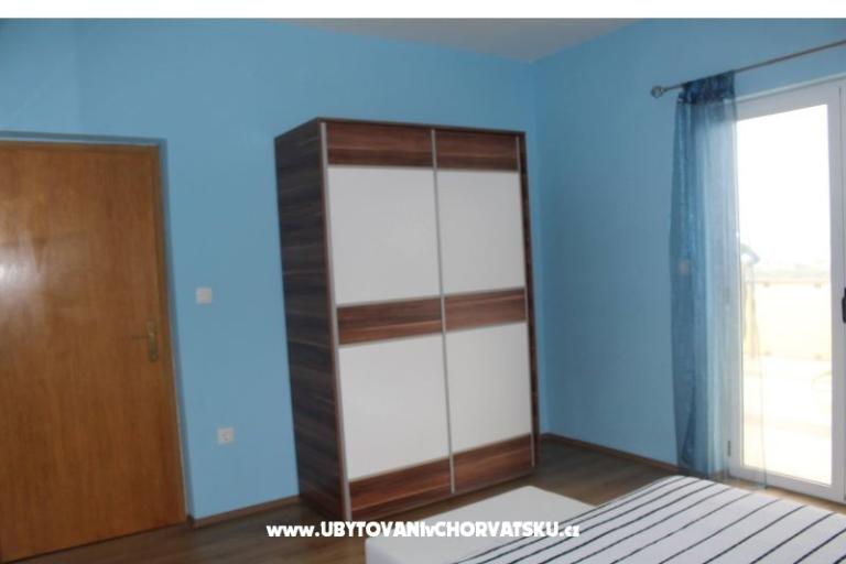 Apartment and pool Nika – photo 12
