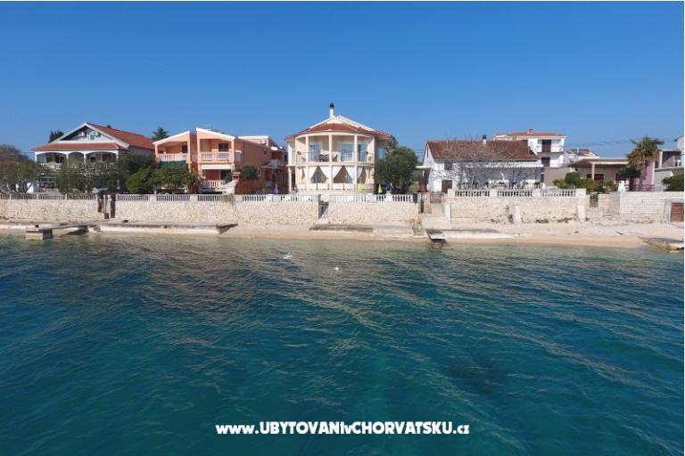 Apartments First row to the sea – photo 6
