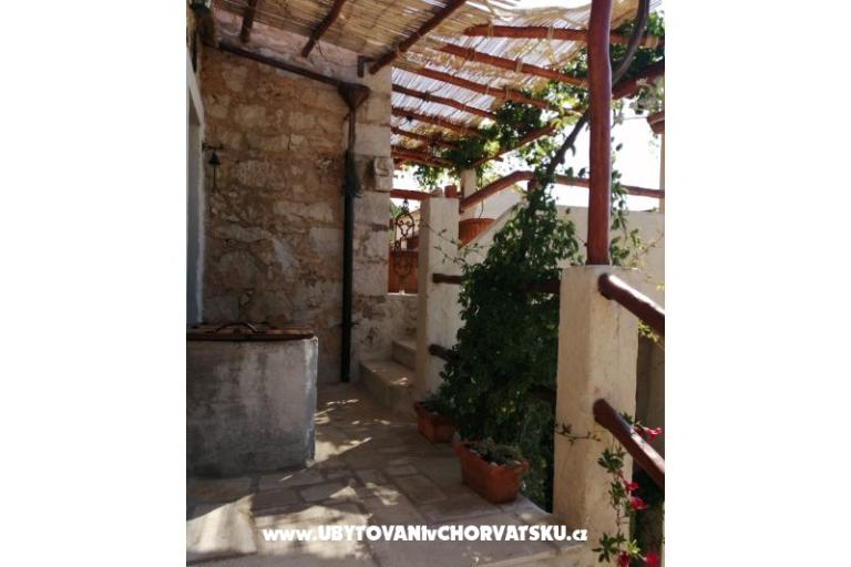 Stone house za odmor Ostojić – photo 11
