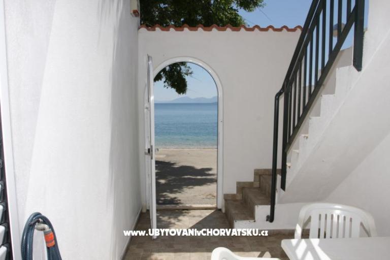 Apartment ETTA (house on the beach) – photo 12