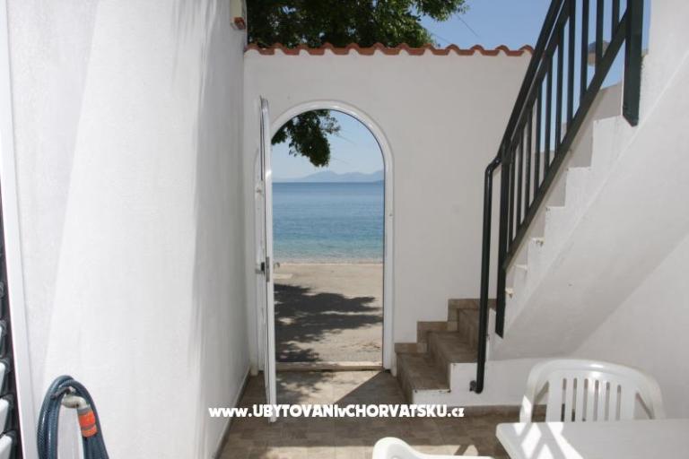 Apartment ETTA (house on the beach) – photo 2