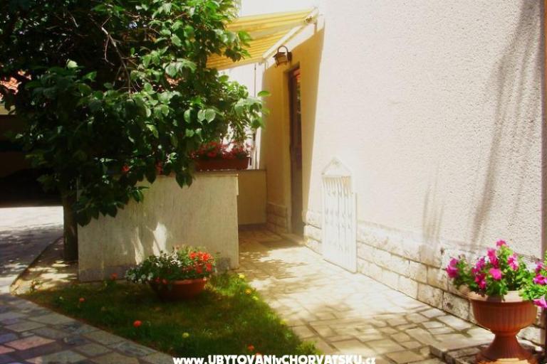 Apartment Mihael + free boat trip – photo 15