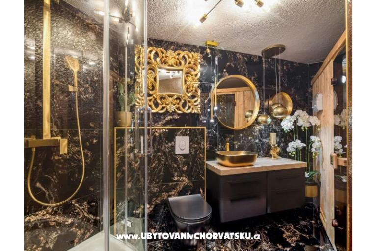 Apartments Romilda, by the beach – photo 2