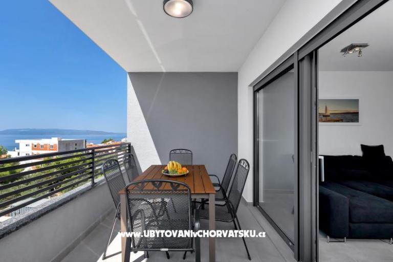 Hot Tub Luxury Apartments + beach p – photo 2