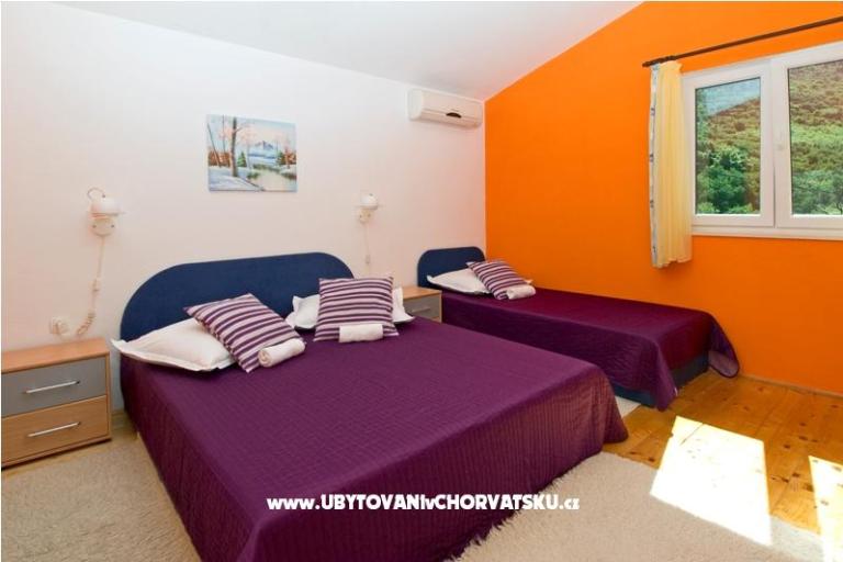 De Lux Apartments-SWIMMING POOL – photo 3