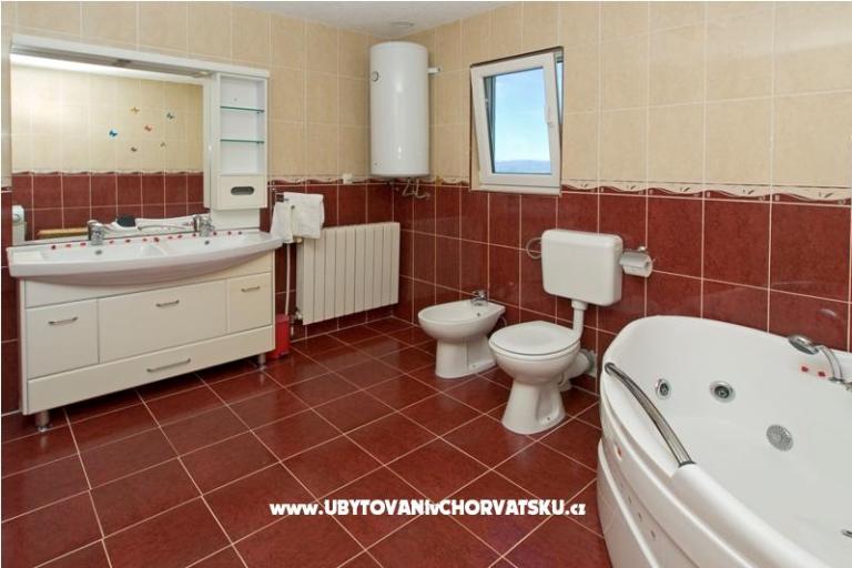 De Lux Apartments-SWIMMING POOL – photo 4