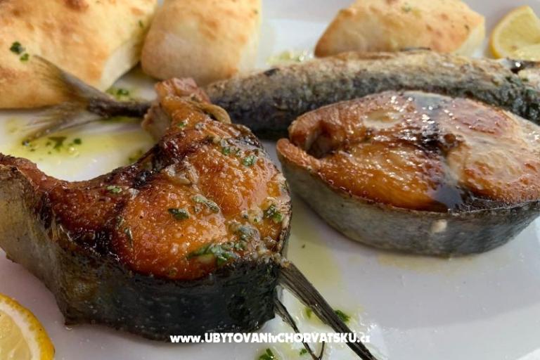 Macadams apartmani i restoran – photo 9