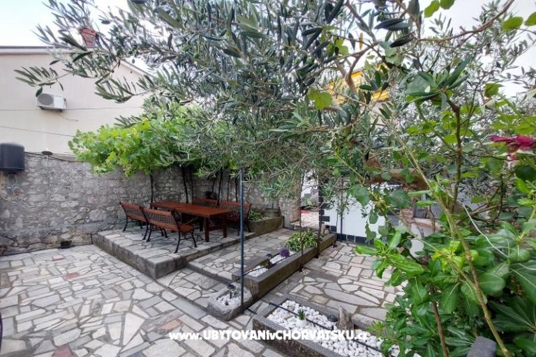 Apartments Pejaković na moru – photo 2