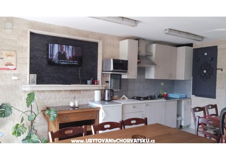 Apartments & rooms  Raspor – photo 10