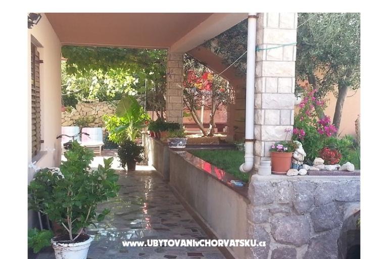 Apartments Ita s bazenom – photo 16