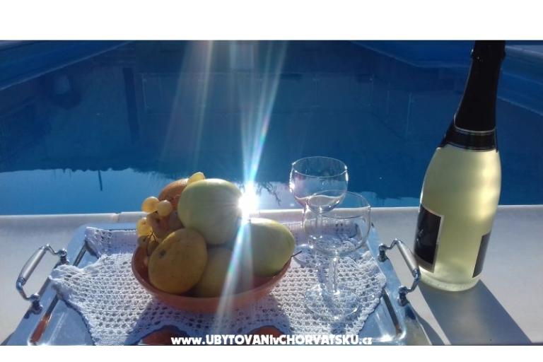 Apartments Ita s bazenom – photo 4