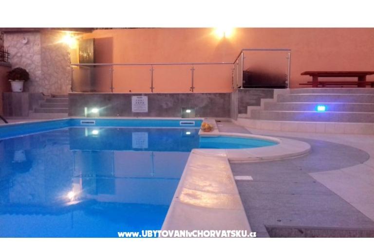 Apartments Ita s bazenom – photo 6